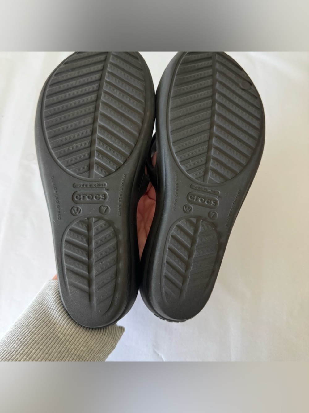 CROCS Size 7 Women’s Black Sandals - Picture 5 of 5